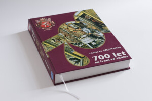 Kniha 700 let se lvem ve znaku